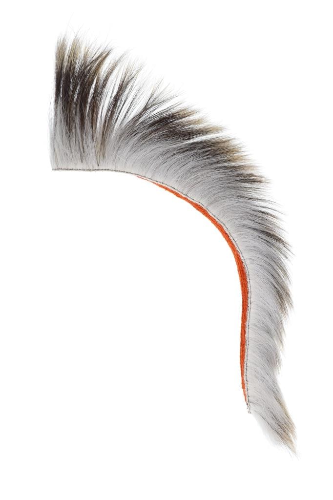 19th-C. Central Plains Porcupine Roach ex-Cowan's: The lot features a fabulous 19th-century Central Plains Porcupine Hair Roach from ex-Cowan?s / Hindman. The piece is comprised of porcupine hair, porcupine quill and deer hair and Germantown yarn show