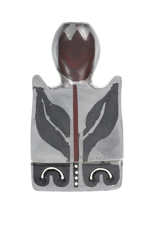1800-1850 Fine American Indian Inlaid Pipe -Museum: The lot features a Pre-Indian Wars circa 1800-1850 steatite black stone Tulip-shaped bowl with pewter silver and catlinite pipestone inlay, slightly flared square keel with cutout details and is pierc