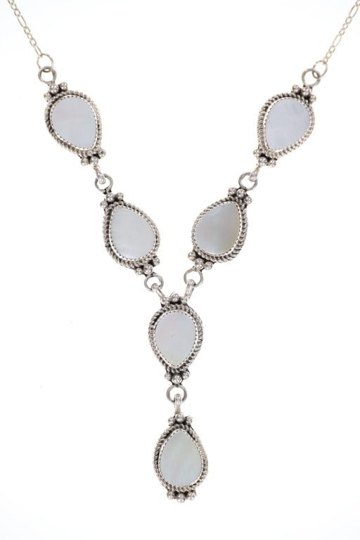 Navajo R. Sam Sterling Mother of Pearl Necklace: Featured in this lot is this sterling silver mother of pearl necklace from Navajo artist R. Sam. The necklace features a wonderfully and professionally crafted sterling silver and mother of pearl cons