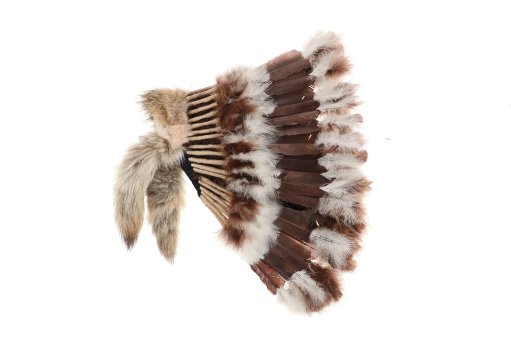 Navajo Din? Buffy Sam "Western Plain" War Bonnet: For your consideration an Original Navajo Din? Buffy Sam "Western Plain Traditional" War Bonnet, circa late 20th century. Entirely hand-made, the headdress features a wonderfully and professionally
