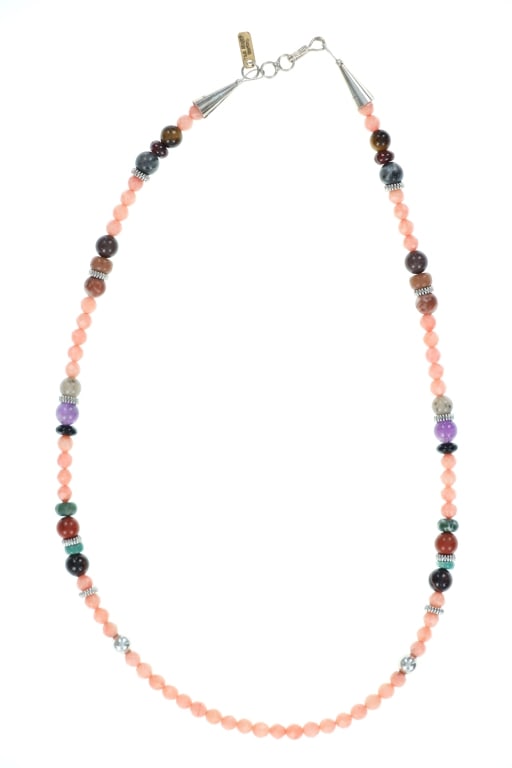 Navajo T & R Singer Sterling Rose Quartz Necklace: Featured in this lot is this sterling silver Rose Quartz multistone necklace from Navajo artist Tommy and Rose Singer. The necklace features a wonderfully and professionally crafted sterling silver ag