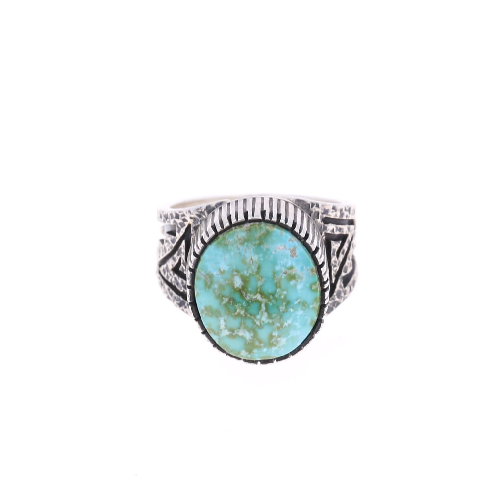 Navajo D Benally Sterling Silver Sierra Bella Ring: Featured in this lot is this sterling silver Sierra Bella ring from Navajo artist Daniel Benally. The ring features a wonderfully and professionally crafted sterling silver and Sierra Bella Turquoise 