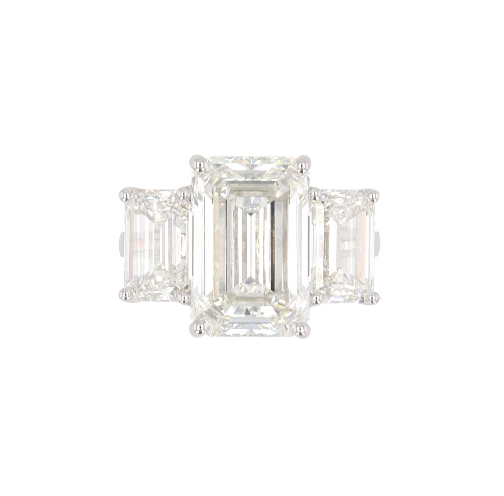 VVS2-VS1 Diamond 10.43 cts. Designer 14K Gold Ring: The lot features a beautiful Oscar Friedman designer 14 karat white gold ring set with 10.43 carats of Diamonds (IGL Certified lab diamonds). The ring is signed Oscar Friedman 14K and shows a large ce