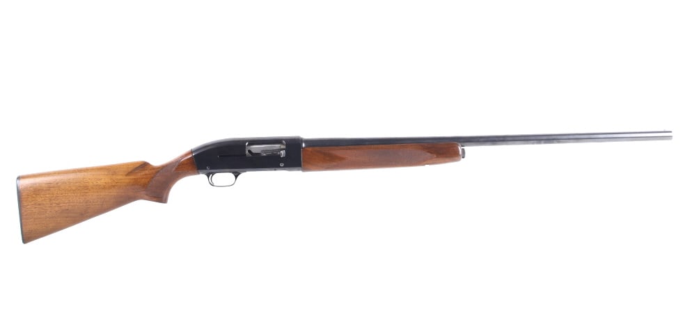 Winchester Model 50 12GA Semi-Auto Shotgun: For your consideration is a Winchester Model 50 12 gauge semi-automatic shotgun and is an early Pre-64 1961 example. . This shotgun utilizes a 28" round blue'd barrel with a beaded front sight. The ba