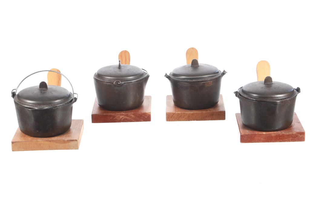 Wagner Ware Sidney -O- 1368, Cast Iron Hot Pots: For your consideration is a Rare Set of Vintage Wagner Ware Sidney -O- 1368, Cast Iron "Hot Pot", 4" miniature Dutch ovens, circa 1936-1959, with bail handle cast iron lids and individual wood handled