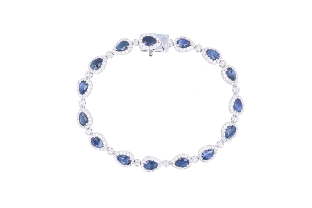 Beautiful Designer 7.08ct. Blue Sapphire Bracelet: The lot features a Oscar Friedman designer tennis bracelet set with 7.08 carats of beautiful natural Blue Sapphires and 2.18 carats of natural VS1 Diamonds in platinum with GGA paperwork. The bracelet