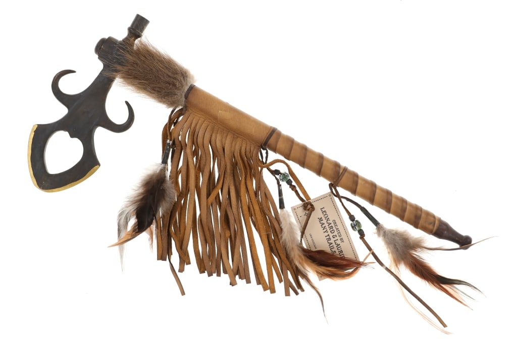 Chippewa/ Cree Many Trails Brass Pipe Tomahawk: Featured in this lot is this brass pipe tomahawk from Chippewa/ Cree artists Leonard and Laurie Many Trails circa 20th Century. Provenance: Made by Chippewa / Cree artists, Leonard & Laurie Many Trail