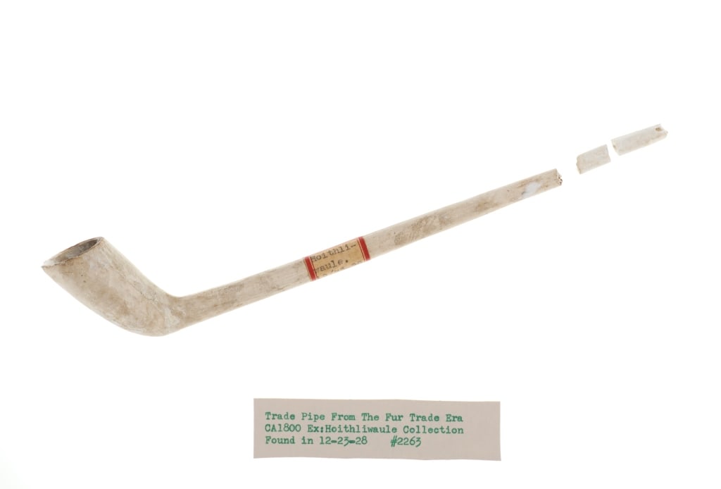 ca. 1780-1820 Fur Trade Native American Clay Pipe: For your consideration is this amazing Fur Trade Era circa 1780-1820s Native American clay Trade Pipe found December 23rd, 1928. The pipe comes from the Hoithliwaule Collection. During this era, pipes