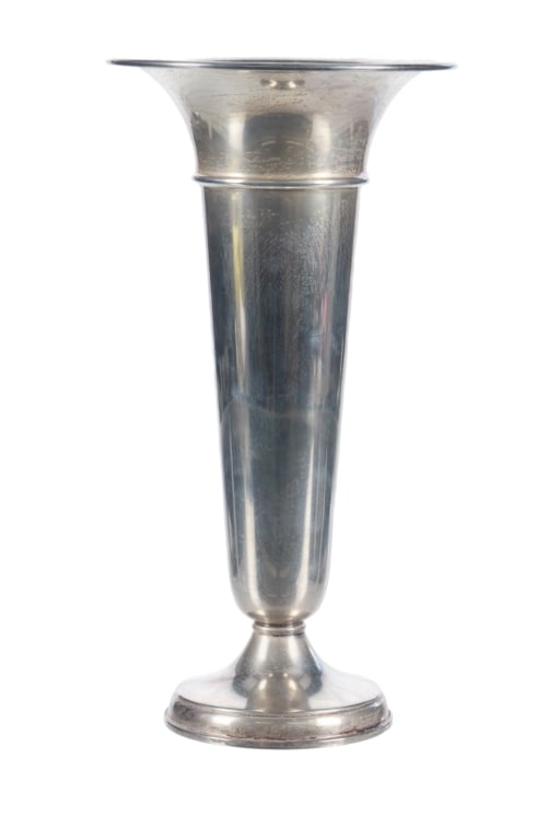 1lb 4oz International .925 Trumpet Vase 1960-70s: Featured in this lot is this elegant, International Sterling, sterling trumpet bud vase in the Lord Saybrook pattern from the 1960-70s. Founded in Meriden, Connecticut?in 1898, the International Silve
