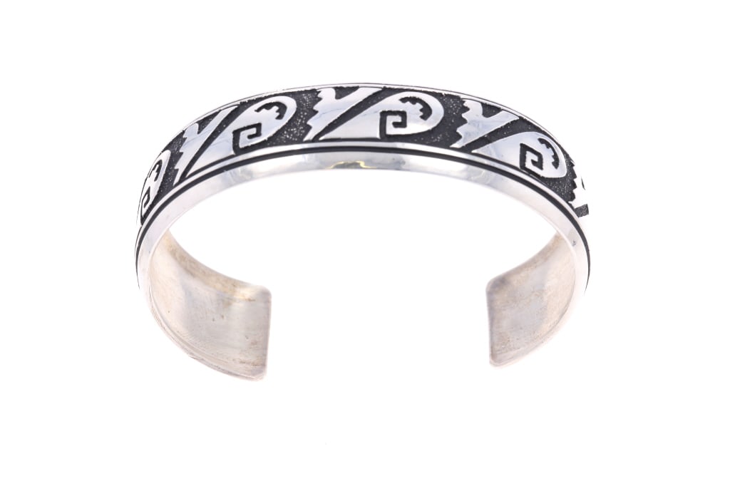 Navajo T & R Singer Sterling Silver Bracelet: Featured in this lot is this sterling silver bracelet from Navajo artists Tommy and Rose Singer. Teh bracelet features a wonderfully and professionally crafted sterling silver construction that shows 