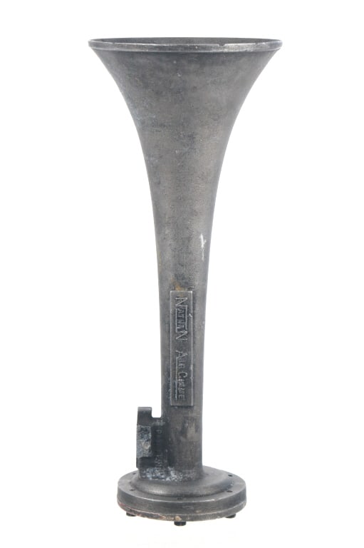 Nathan Air Chime P2 Model Train Air Horn 1970-80s: Featured in this lot is this single, Nathan Air Chime P2 model train air horn from the 1970-80s. The Nathan Airchime P-series, including the two-chime (P2) variant, originated in 1953 when Canadian ma