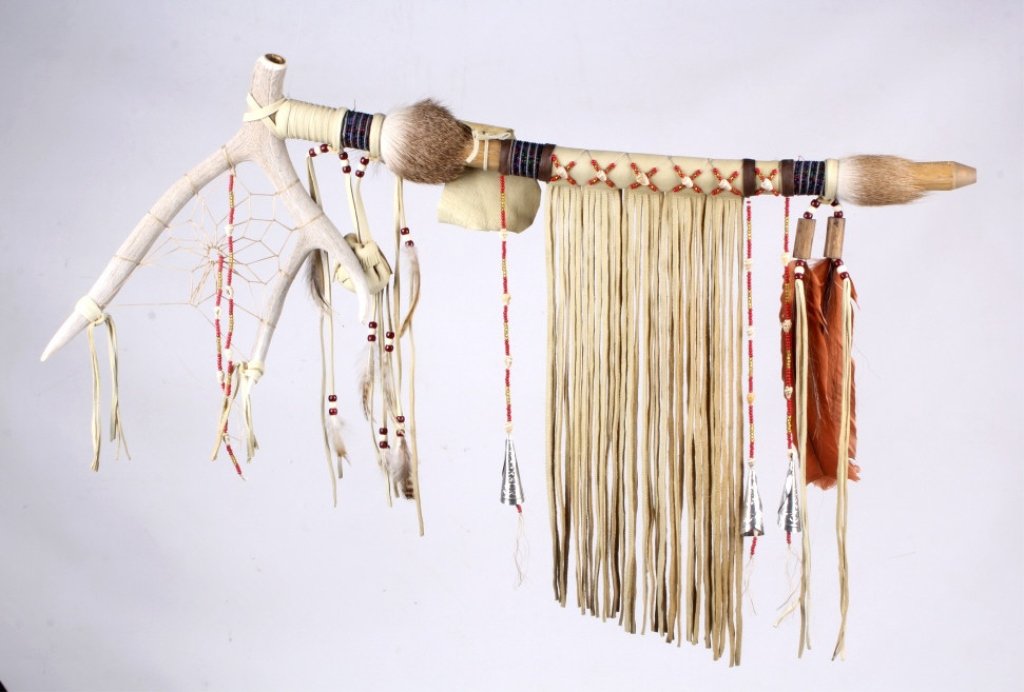 Northern Plains Unity Pipe: This is an original piece hand made by a Northern Plains Native American. The piece is modern, but is made in the same traditions of old and great craftsmanship. The pipe features a full deer horn as 