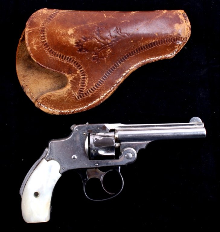Smith & Wesson New Departure .32 Revolver 1891 The: The Smith & Wesson Lemon Squeezer New Departure or the "Safety Hammerless" is a double action revolver that was produced in the late 1880s by Smith & Wesson. This is a .32 caliber five shot break over