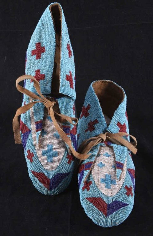Chippewa Fully Beaded Moccasins Early 1900's The l: The lot shows a set of rare fully beaded moccasins from the Chippewa Native American Indians. The set shows wonderful 1800's trade seed bead work with light blue, chalk white, navy (or dark royal) blu