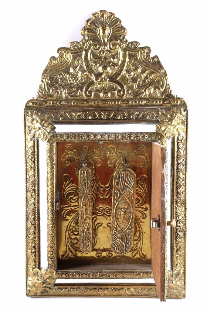 Entry Way Brass Boot Shine Mirror early 1800's Thi: This is a rare entry way tooled and pressed brass and beveled mirror boot shoe shine set. The set would have been used by slaves to clean boots and shoes at the plantation where this was recovered. Th