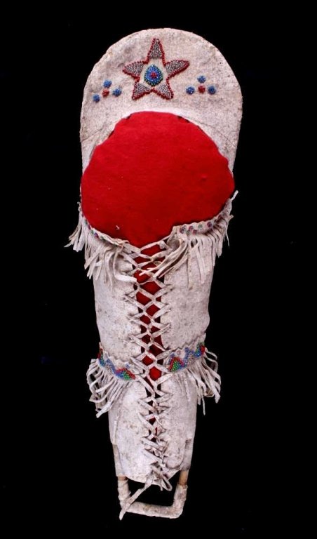 Shoshone Beaded Cradle circa 1900 This is a tightl: This is a tightly glass 1800's trade beaded Indian tanned hide Shoshone Native American Indian cradle. This original piece shows wonderful craftsmanship and is in good condition. The cradle was collec