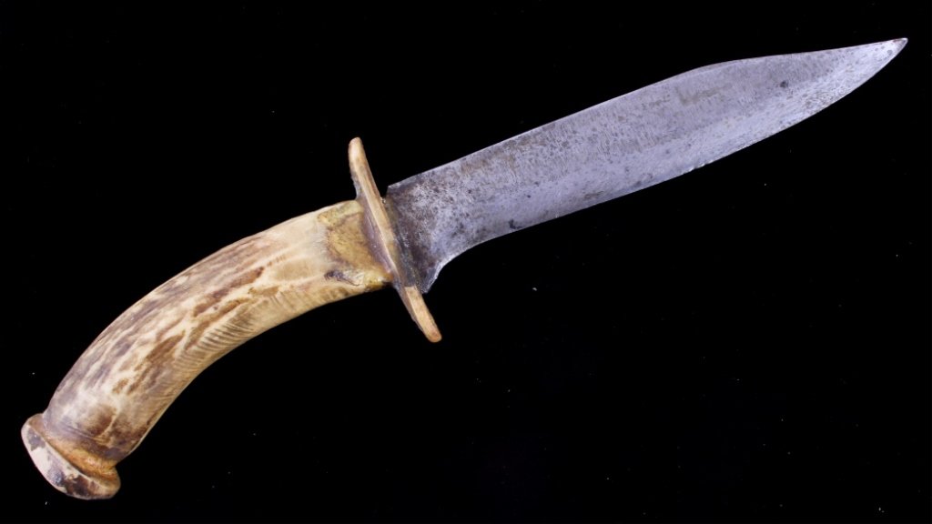 Antique Native American Hunting Knife The knife sh: The knife shows a carved Elk horn handle and Elk horn hilt. The knife has a ground file blade and is in solid condition. Believed to be from a Native American Indian. Measures 11.25" with a 6.5" blade