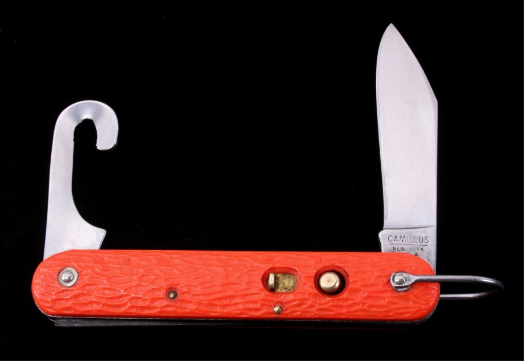 US Vietnam Fighter Pilot Camillus Switchblade: This is a rare original US Air Force issue fighter pilots escape switchblade knife made by Camillus, New York USA. The knife needs only one had to operate with a spring assisted push button mechanism 