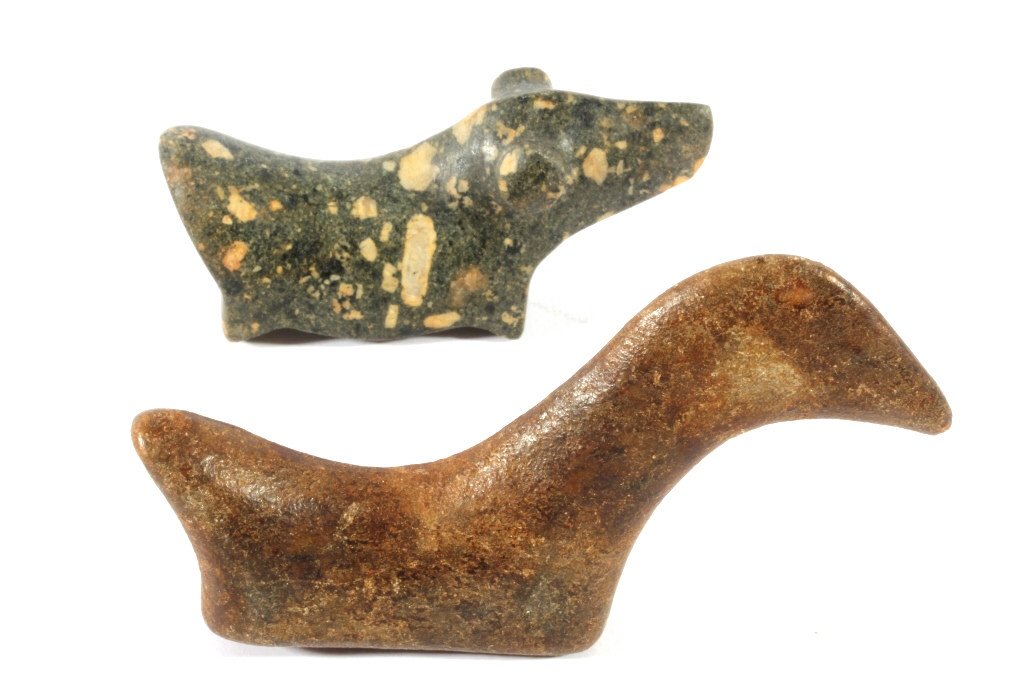 Pre-Columbian Mound Builders Bird Effigy Stones: The lot features two hand carved stone bird effigy Native American Indian pieces. The first is an excellent Pre-Historic Pre-Columbian bird effigy stone most likely used as a tie off for a sash or clo