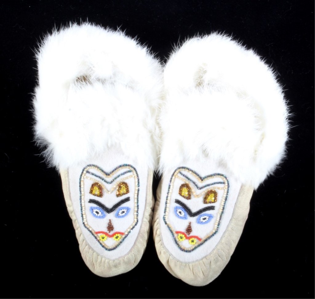 Eskimo Inuit Beaded Moccasins with White Fox: This is a set of Eskimo Inuit Native American Indian moccasins. The moccasins have a Arctic White Fox fur on Indian tanned hide with excellent glass trade seed beaded totem pole effigy design. Each mo