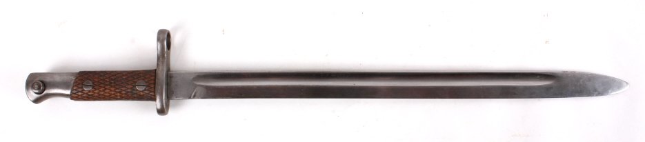 WWI WWII Spanish M1913 Bayonet: WWI WWII Spanish M1913 bayonet. Spanish army Mauser bayonet. Markings on ricasso are illegible measures 20 1/2" L x 3"W.