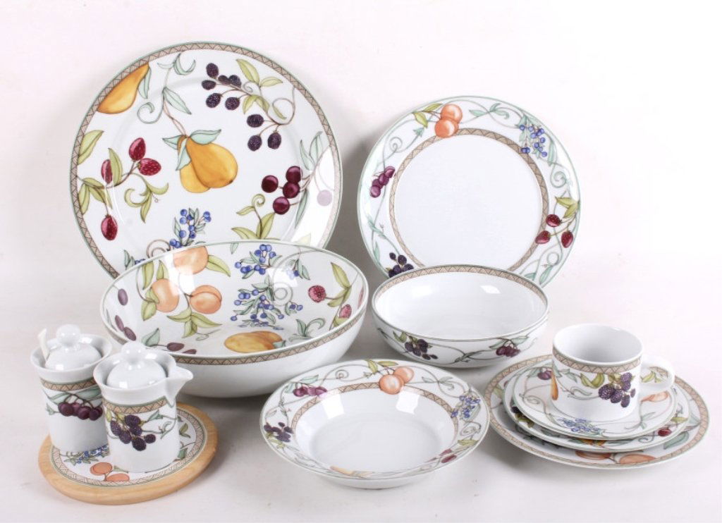 84 pcs Dansk Umbrian Fruits Dinnerware Set: 84 pcs Dansk Umbrian Fruits Dinnerware Set. Marked Dansk international designs LTD Umbrian Fruits dinnerware NR/VRM- Portugal, Microwave/ Dishwasher safe. Awesome dinnerware set with great art work. s