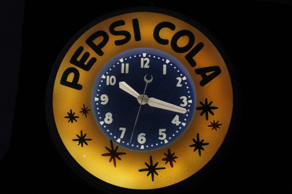 Pepsi-Cola Neon Lighted Clock (1 of 9)
