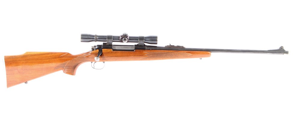 Remington Model 700 30-06 Rifle with Scope: This is a Remington Arms Co. Model 700 bolt action rifle in a .30-06 SPRG. caliber. The rifle shows a rich deluxe checkered wood stock and blue finish. This also includes a Weaver K4 Scope with Weaver