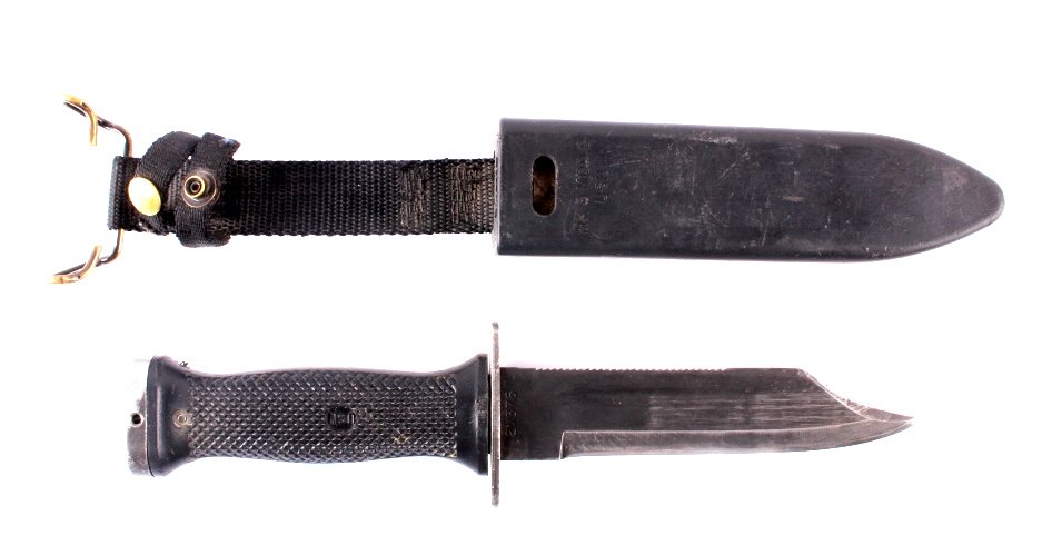 US Navy Seal Mark 3 Model 0 Dive Knife & Scabbard: This is a U.S. Navy Mark 3 Model 0 dive knife and scabbard. The knife is marked "USN" on the grip. Additionally, it is marked "MK 3 MOD 0" and "2V376" on the blade. The scabbard is marked "MK 3 MOD 0 