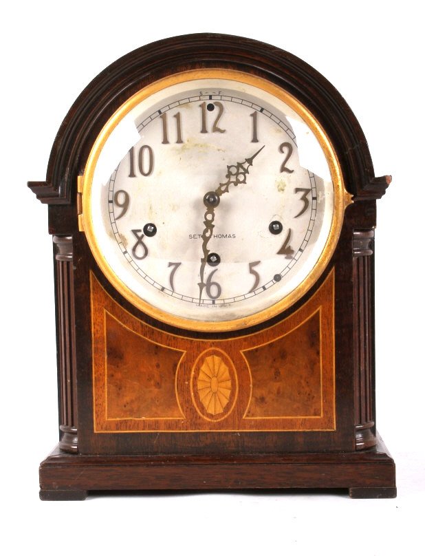 Antique Seth Thomas 124 Series Parlor Clock: This lot features a vintage 124 series, eight day , Penn chime movement parlor clock b Seth Thomas. The Seth Thomas Clock Company began producing clocks in 1813 and since became one of the biggest nam