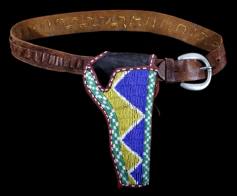 Sioux Beaded Colt SAA Holster & Belt 19th Century: The lot features an excellent Sioux Native American Indian beaded holster for a Colt Single Action Army Revolver (SAA). The piece shows an early American Old West Cowboy holster and 1870-1880 leather 