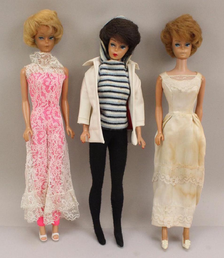BARBIE FAMILY LOT: (3) VINTAGE BUBBLE CUT BARBIE DOLLS. (1 of 6)