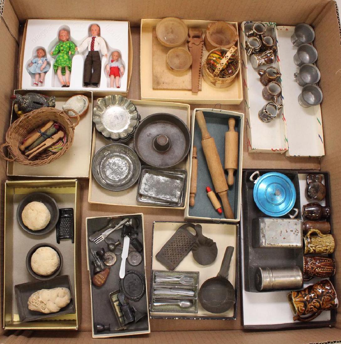 LOT OF ANTIQUE & VINTAGE MINIATURES: NESTING HENS, (1 of 2)