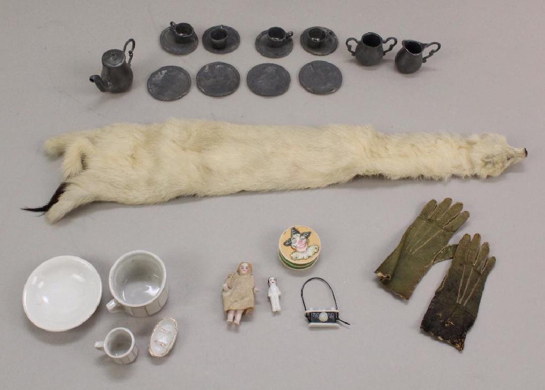 LOT OF ANTIQUE MINIATURES AND DOLL  ACCESSORIES. (1 of 1)