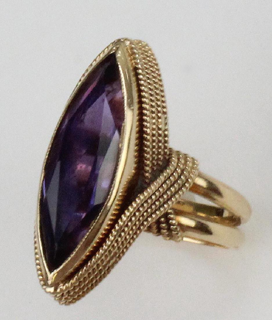 18K Yellow Gold Ring. Amethyst (1 of 5)