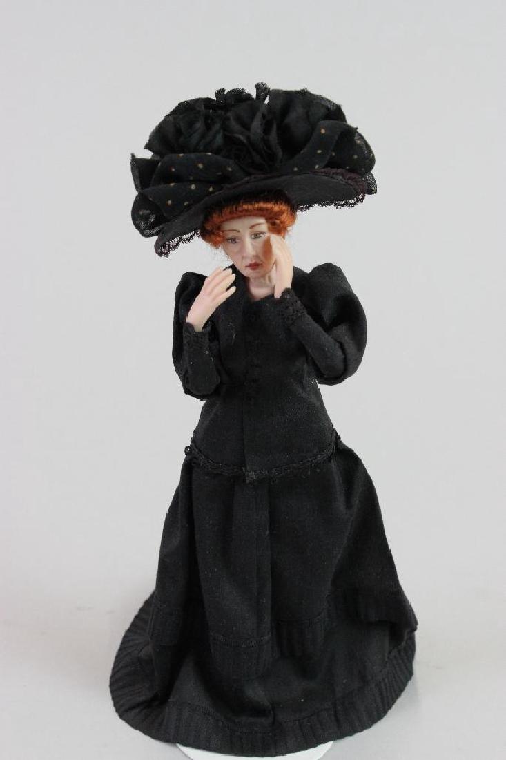 Lady Mourner (1 of 3)