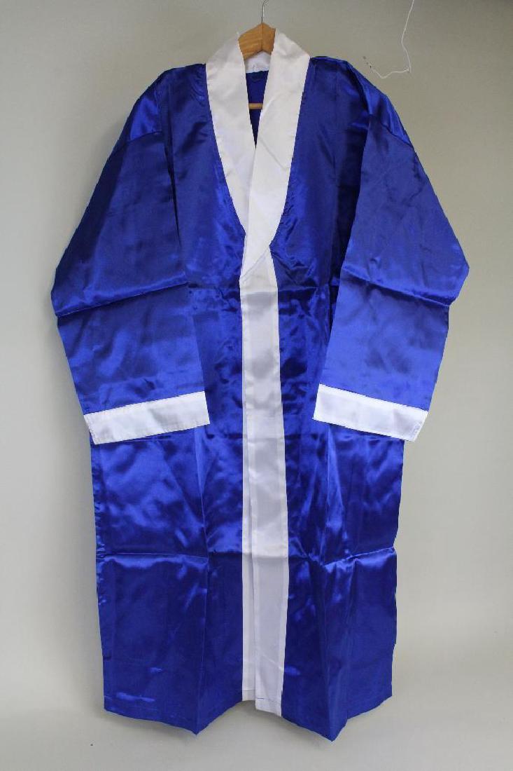 BOXING TRUNKS, ROBE & GLOVE: EVERLAST AND TITLE PACKAGE LOT - BOXING GLOVE 