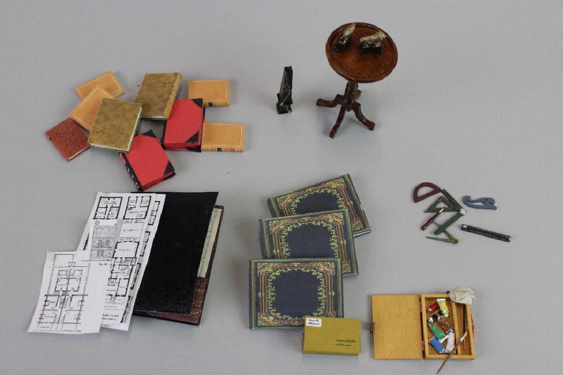 Architect tools, Portfolio, Decorative items, Books (1 of 7)