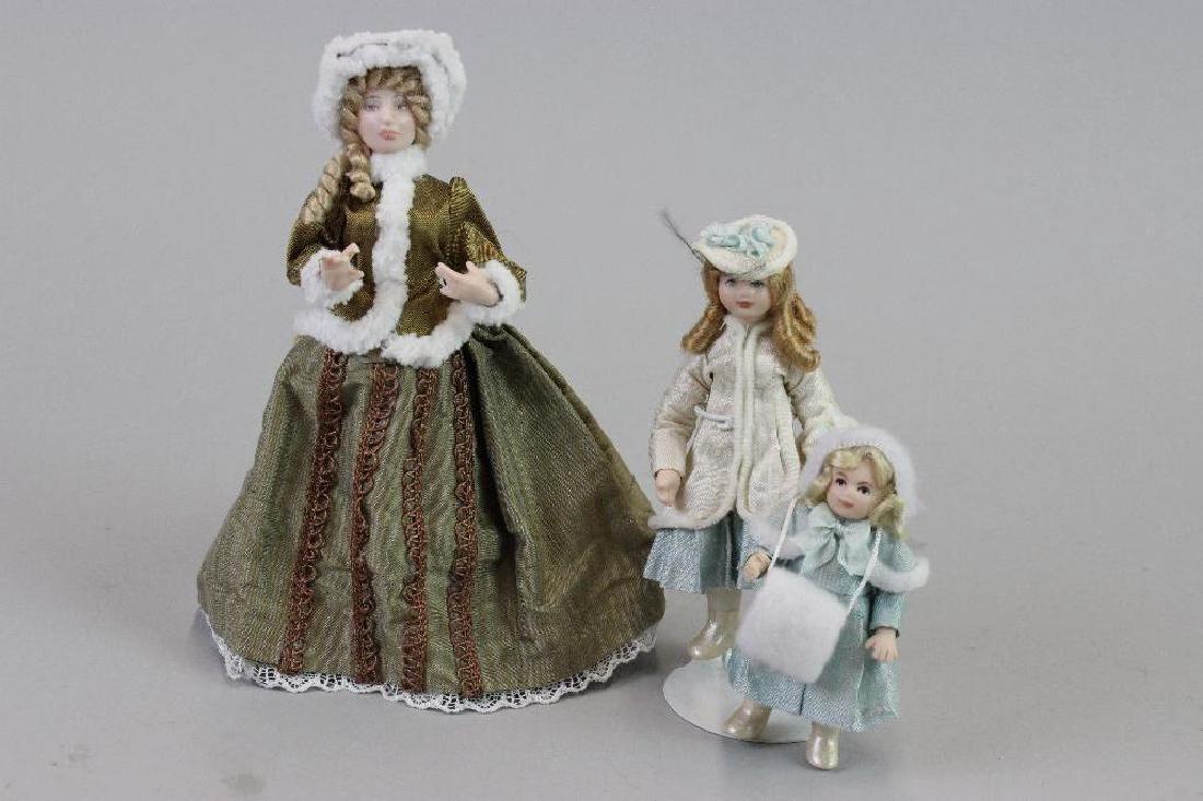 Holiday shopper; 1 winter lady (1 of 4)