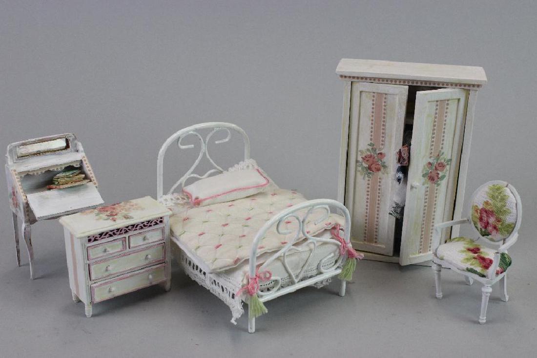 Baby bed, Nursery armoire, dresses, knitted items, Desk (1 of 5)