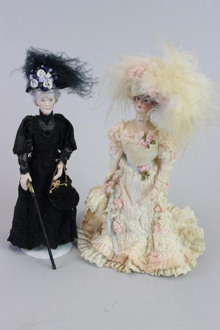 Customer doll, lady doll (1 of 4)