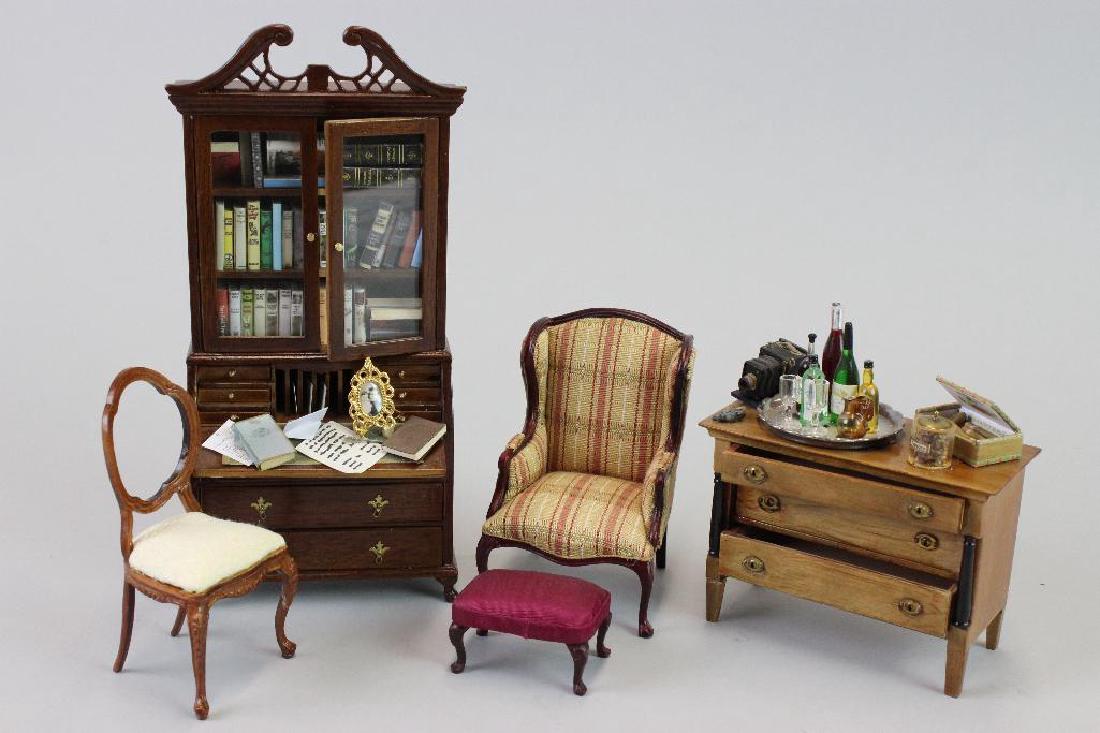 Dr. Watson's flat - Watson's desk and chair; Vintage (1 of 10)