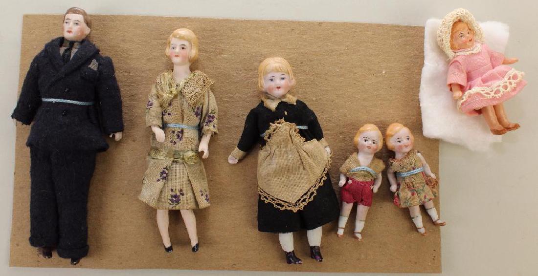 LOT OF ANTIQUE DOLLHOUSE SIZE DOLLS. (1 of 1)
