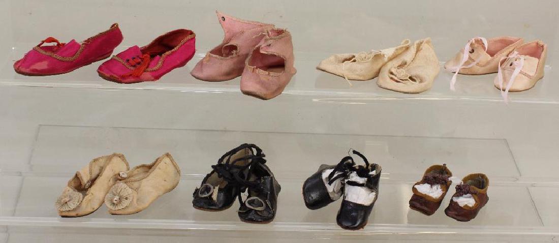 DOLL PARTS & SUPPLIES: LOT OF ANTIQUE CLOTH & OILCLOTH (1 of 3)