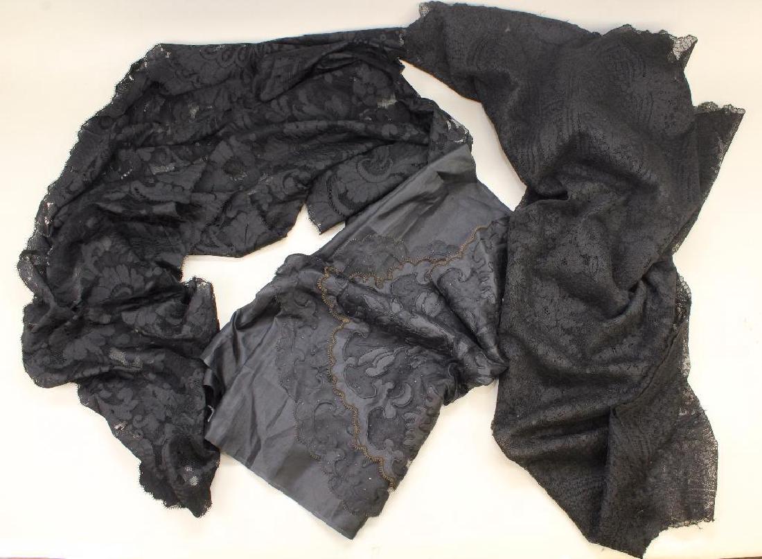 LOT OF (3) WEARABLE ANTIQUE BLACK LACE ITEMS. (1 of 4)