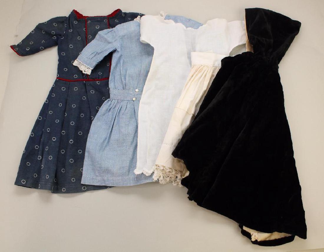 BODY PARTS & SUPPLIES: LOT OF ANTIQUE DOLL CLOTHES. (1 of 5)