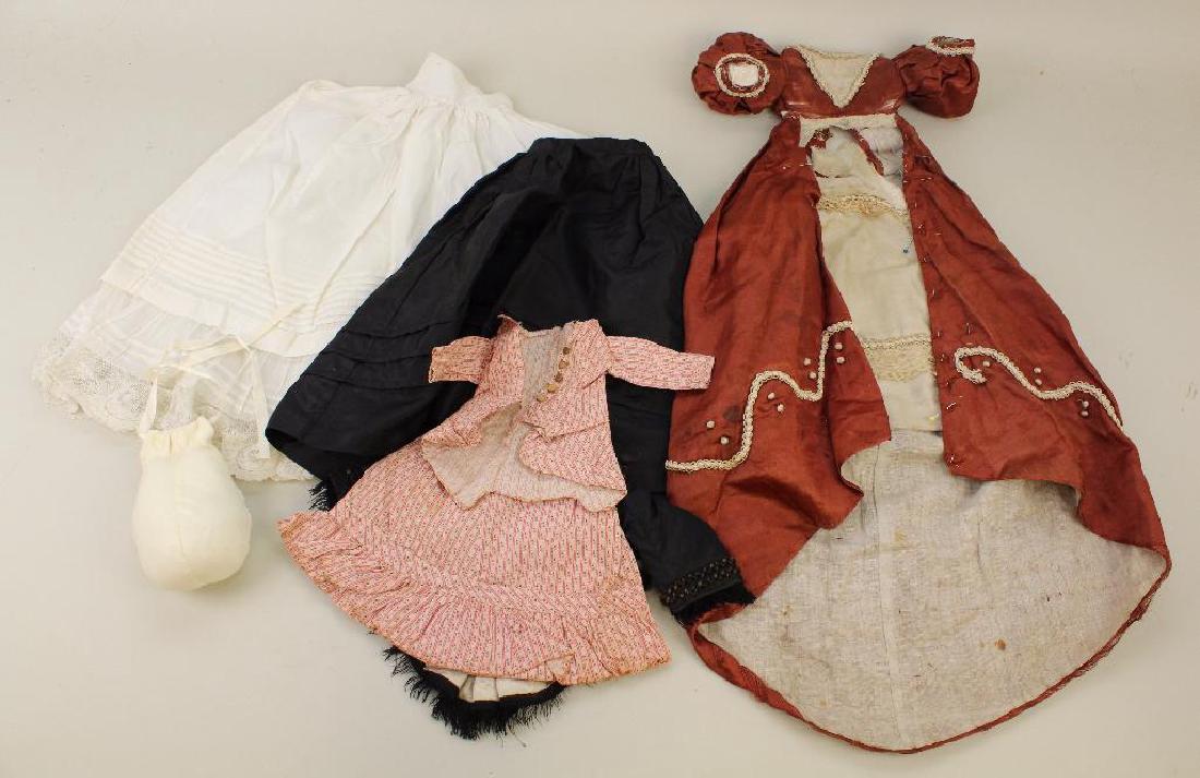BODY PARTS & SUPPLIES: LOT OF ANTIQUE DOLL CLOTHING. (1 of 6)