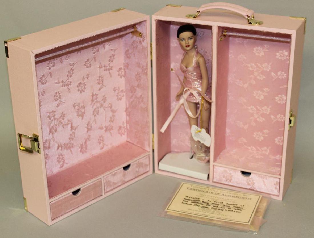 MINT  TONNER'S "TINY KITTY COLLIER" DOLL/TRUNK FROM 200 (1 of 3)