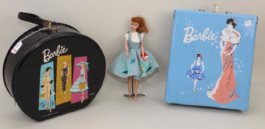 LOT OF BARBIE FAMILY: BARBIE DOLL, TAGGED OUTFIT, ACCES (1 of 4)