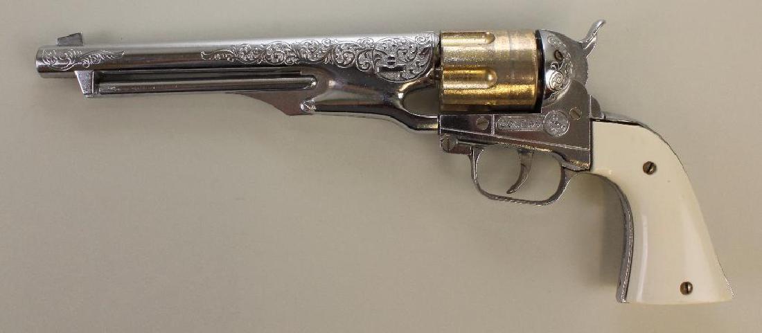 13 1/2" HUBLEY COLT 45 CAP GUN.: This is a nice gun in very good condition. Plastic part of handle is NOT cracked.